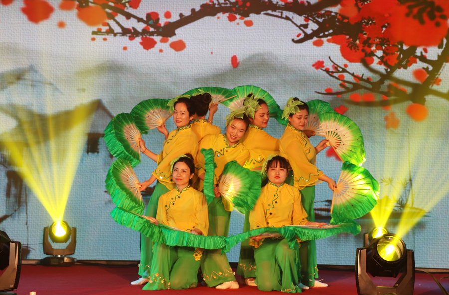 4688美高梅光电2019年联欢晚会\舞蹈-落花.jpg
